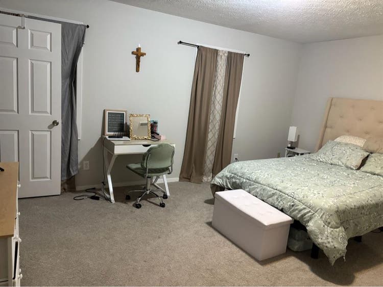 Private room and bathroom