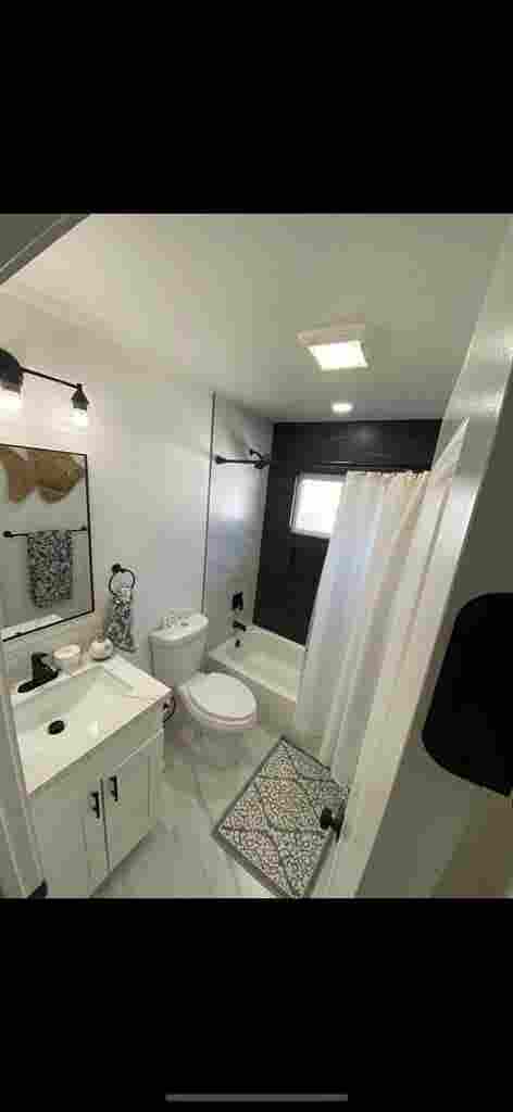 Room, Chula Vista, near freeway