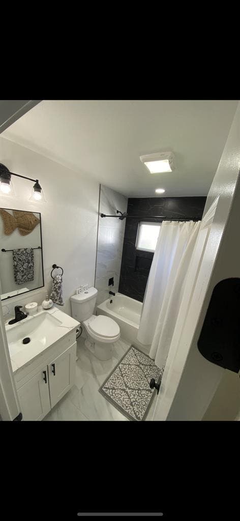 Room, Chula Vista, near freeway