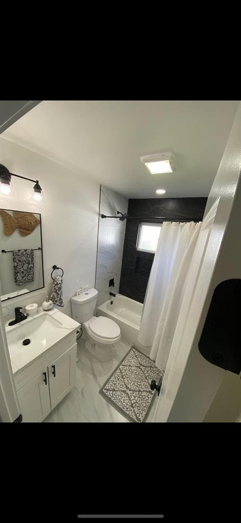 Room, Chula Vista, near freeway
