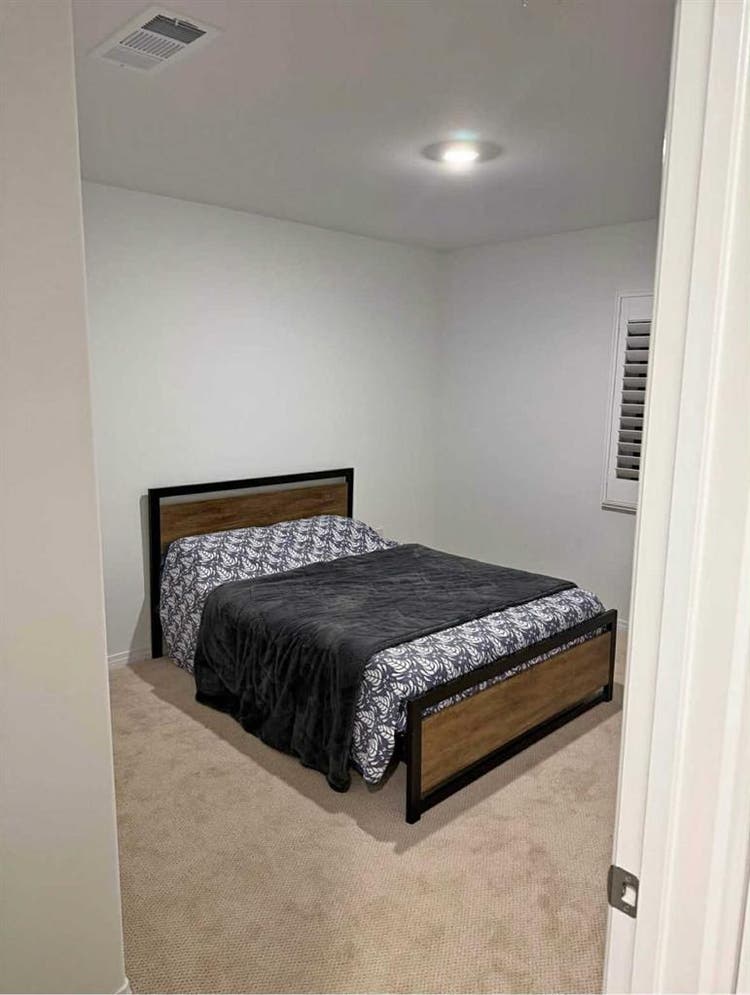 Private room with closet for rent
