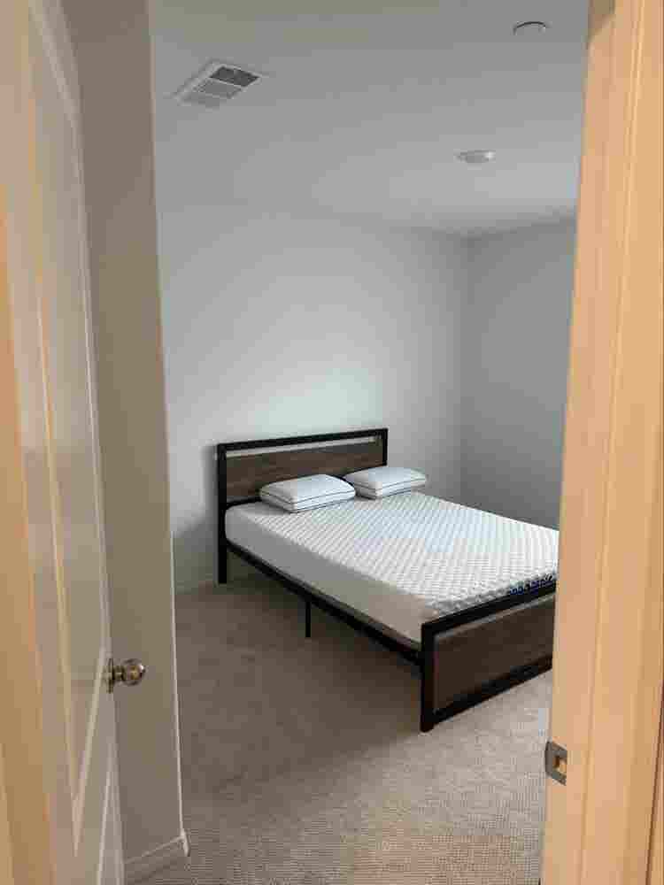 Private room with closet for rent