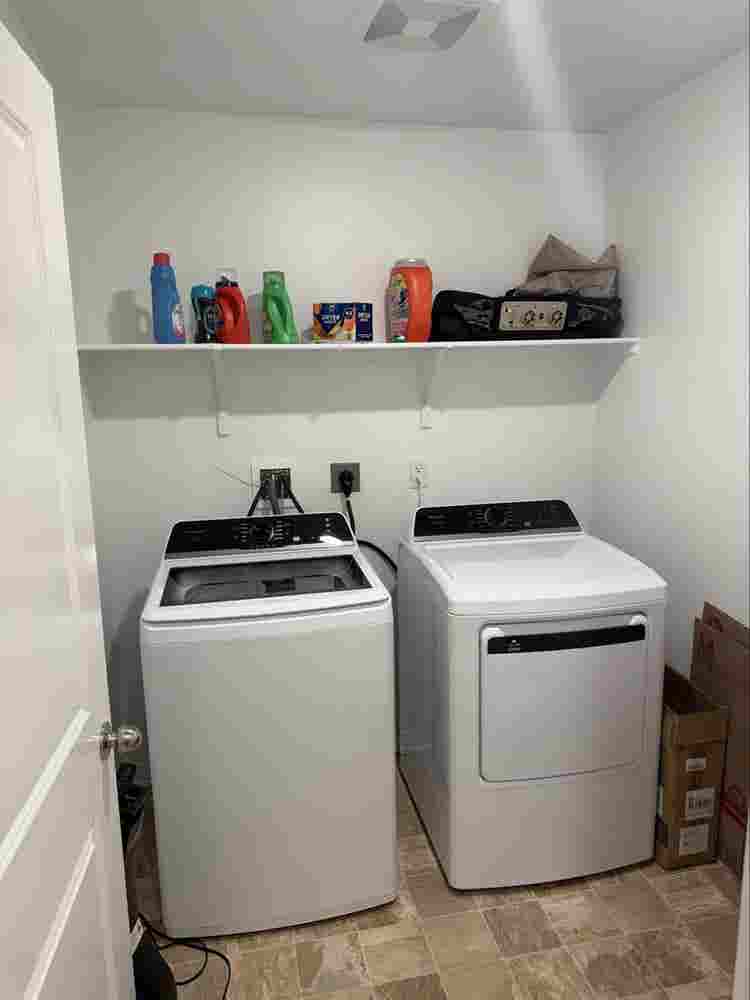 Private room with closet for rent