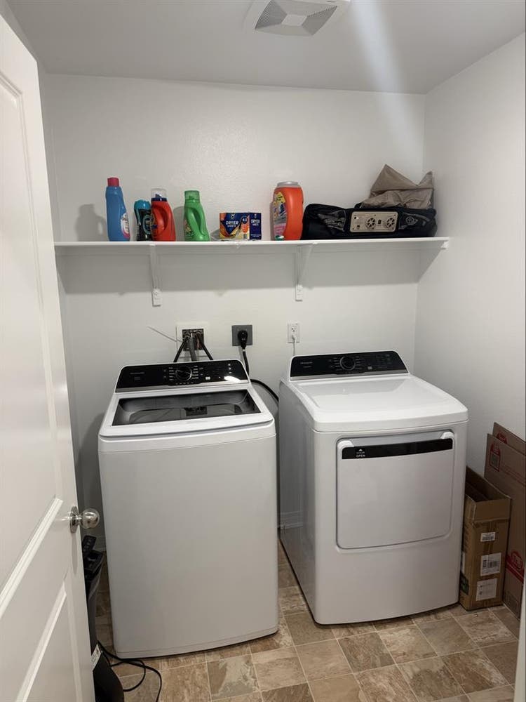 Private room with closet for rent