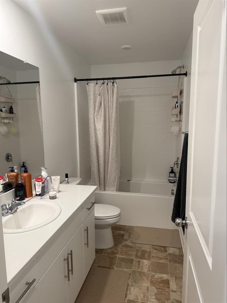 Private room with closet for rent