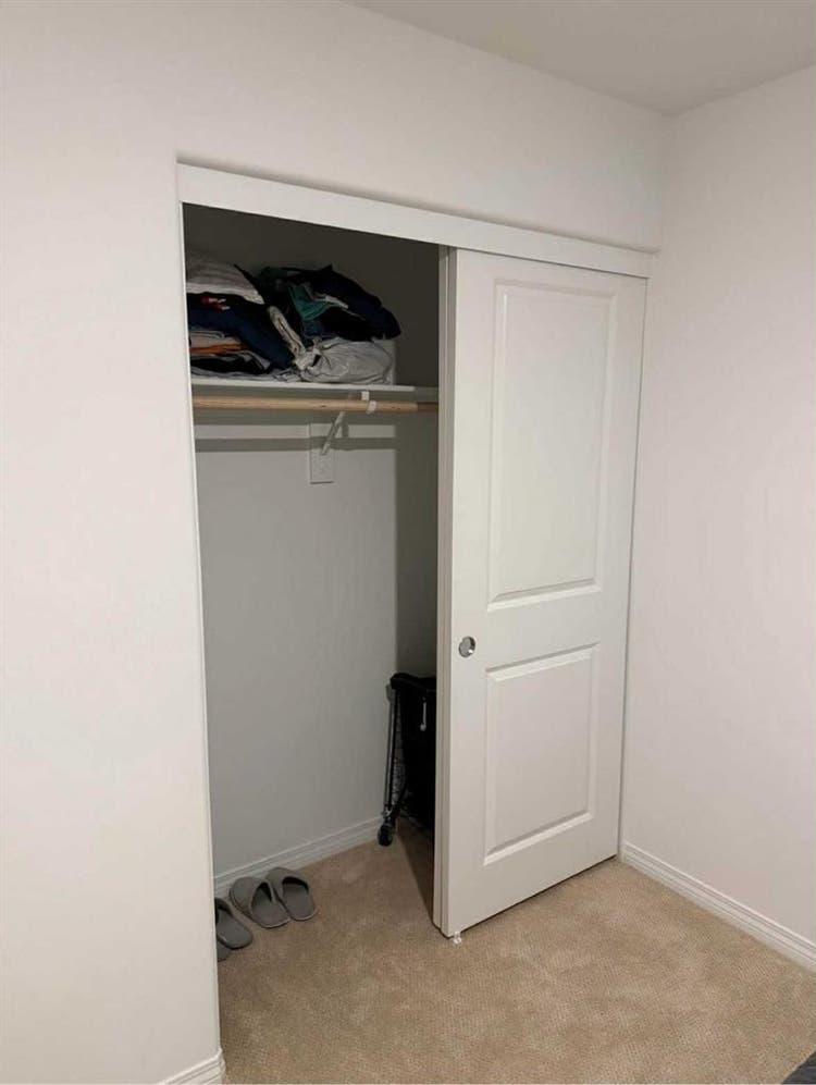 Private room with closet for rent