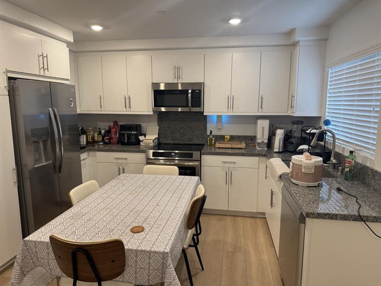 Private room with closet for rent