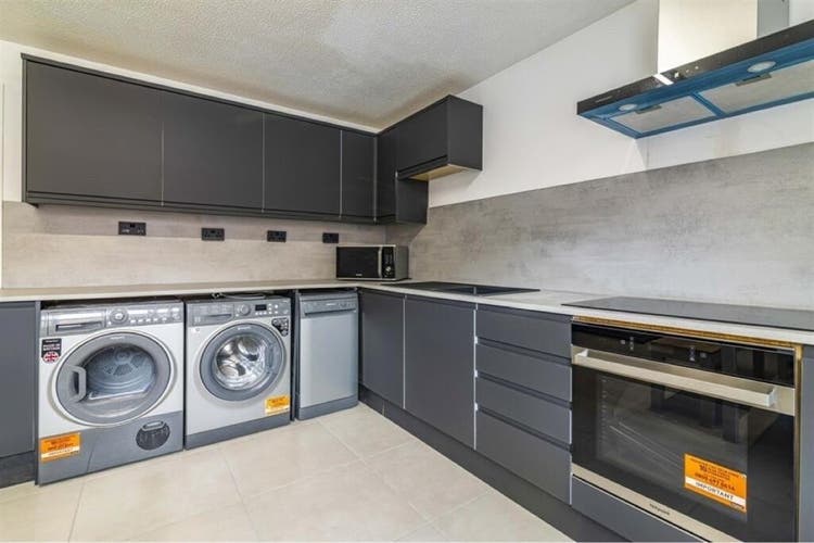 Modern 6 bedroom