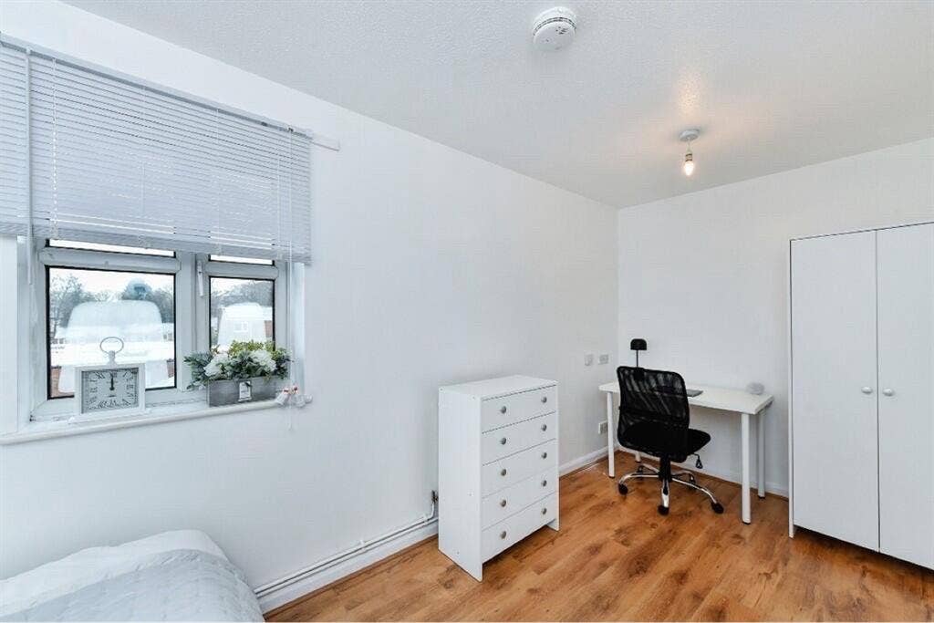 Modern 6 bedroom