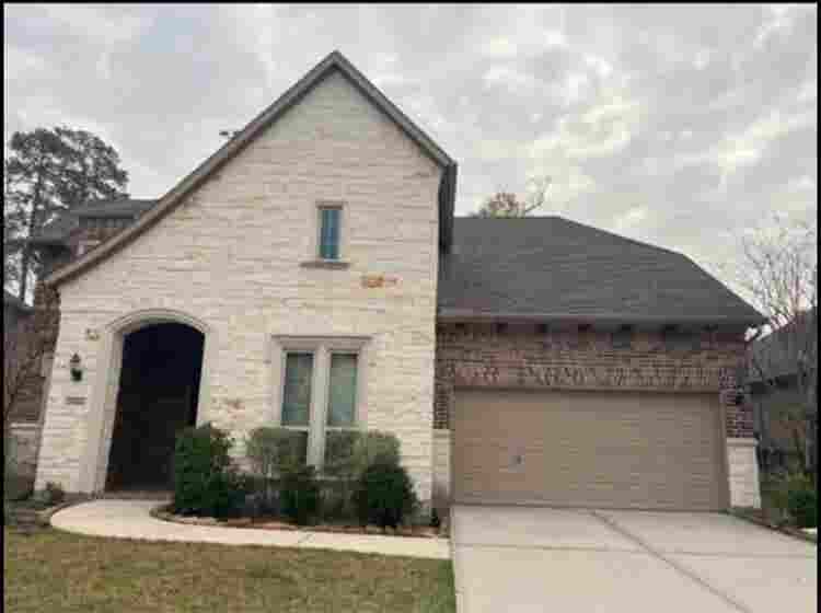 Room for rent available Humble area