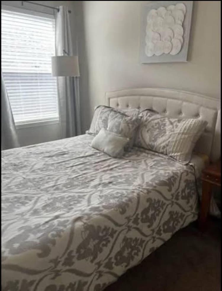 Room for rent available Humble area