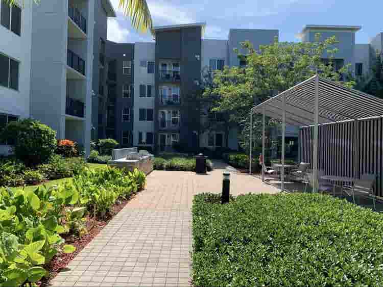 Looking for roommate for Oct/Nov