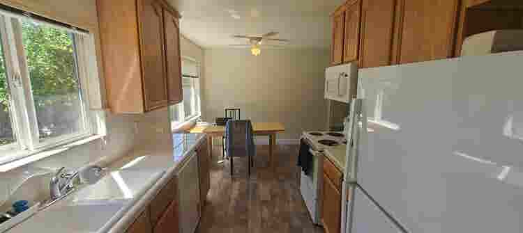 Two Private Rooms In Updated Duplex