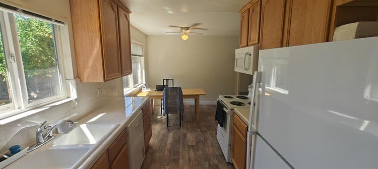 Two Private Rooms In Updated Duplex