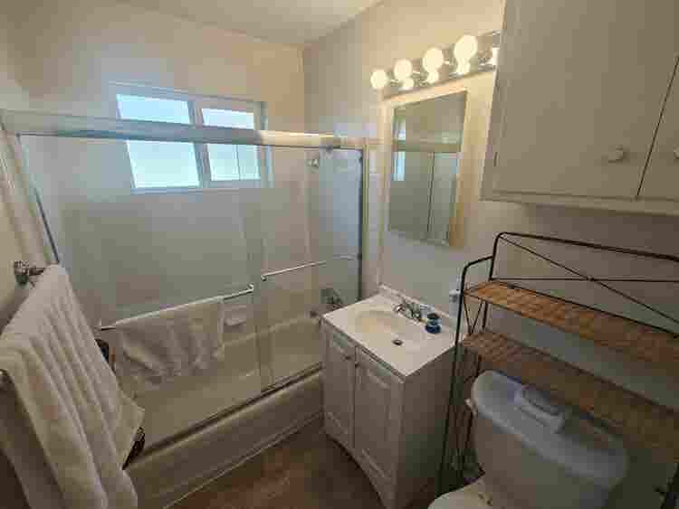 Two Private Rooms In Updated Duplex