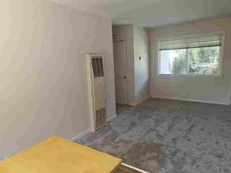 Two Private Rooms In Updated Duplex
