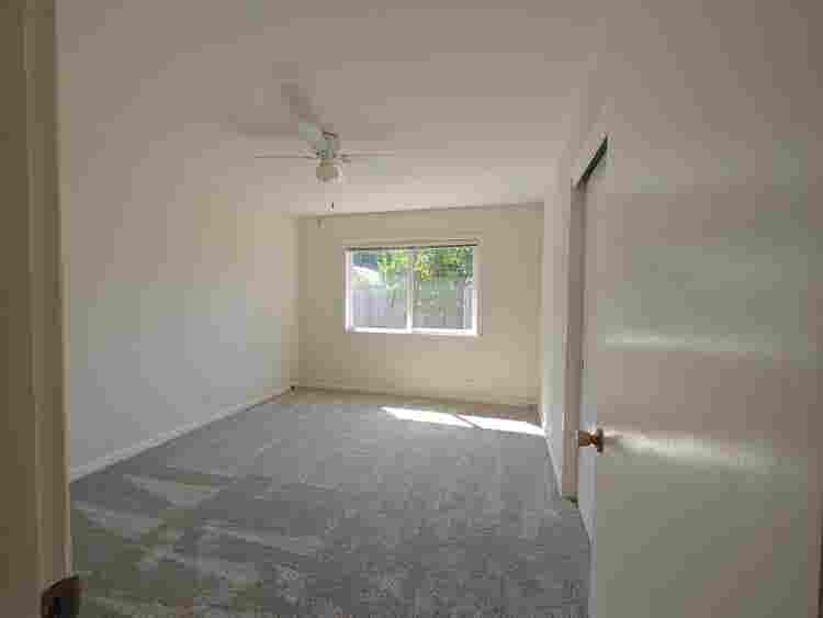 Two Private Rooms In Updated Duplex