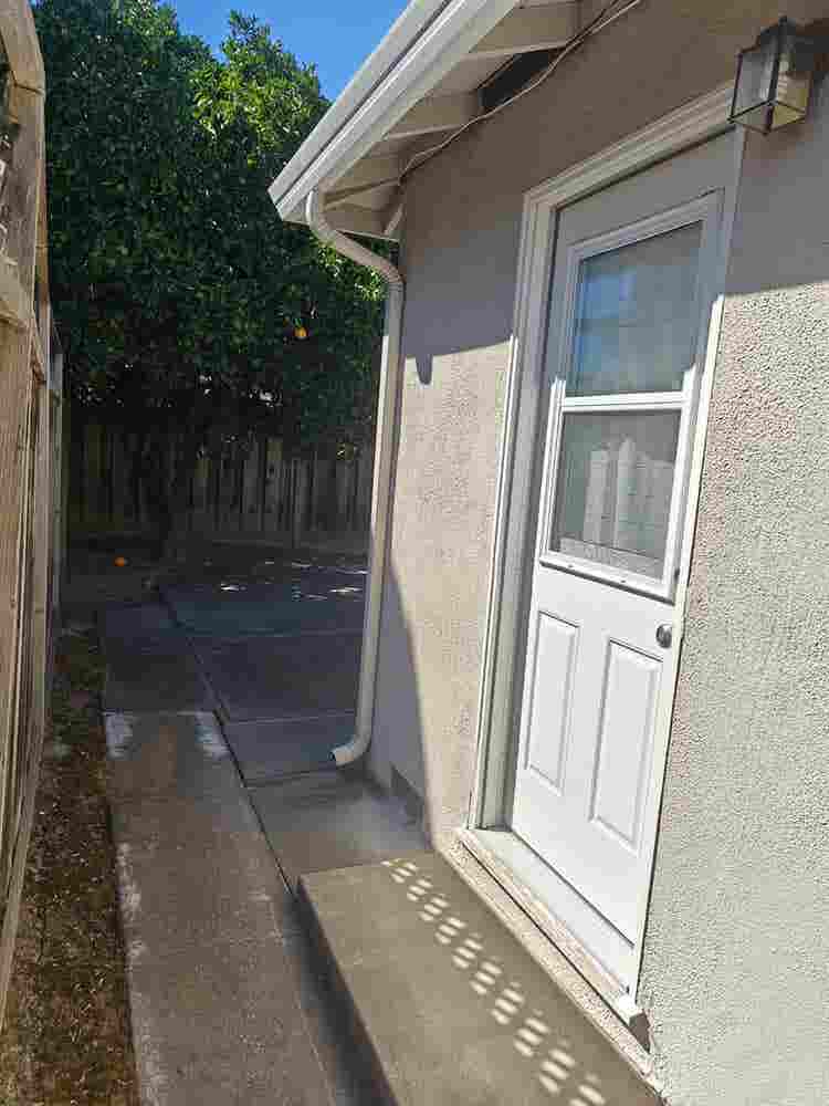 Two Private Rooms In Updated Duplex