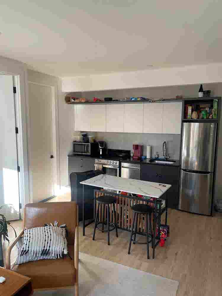 Looking for a new roomate