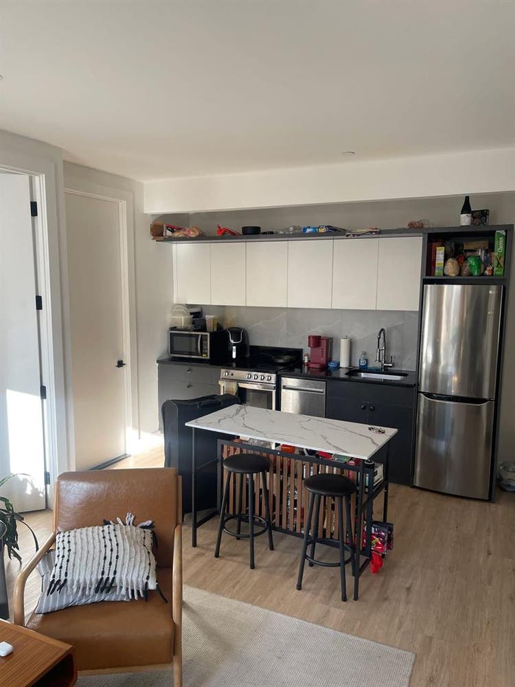 Looking for a new roomate