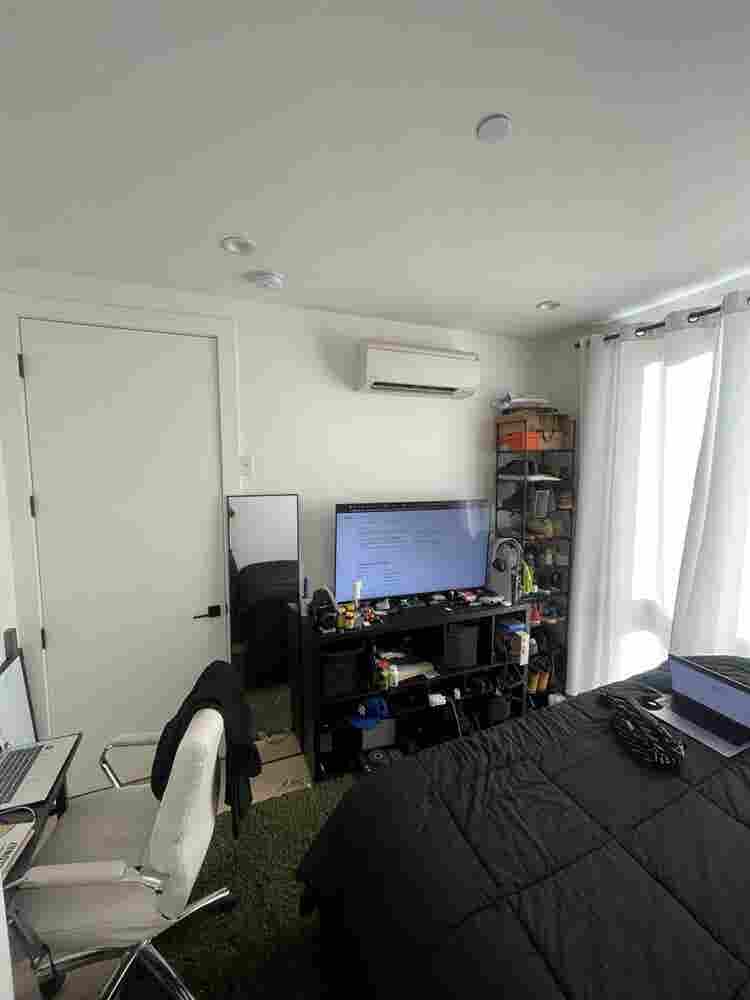 Looking for a new roomate
