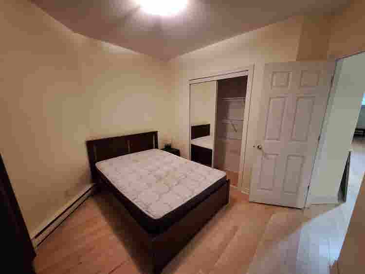 Looking for roommate GILS ONLY