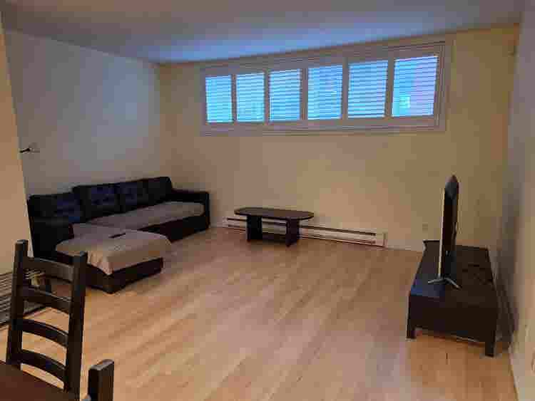 Looking for roommate GILS ONLY