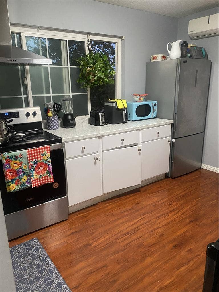 Private furnished rm- Females ONLY