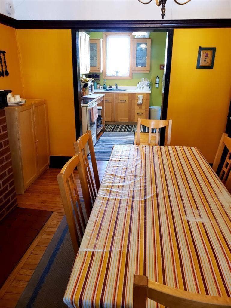 Quiet room in quiet house in Toront