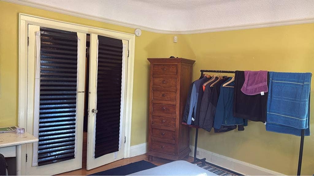 Quiet room in quiet house in Toront