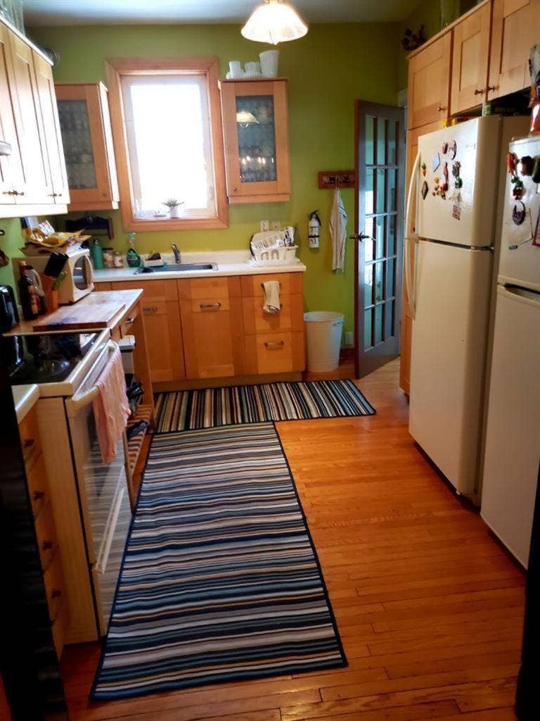 Quiet room in quiet house in Toront