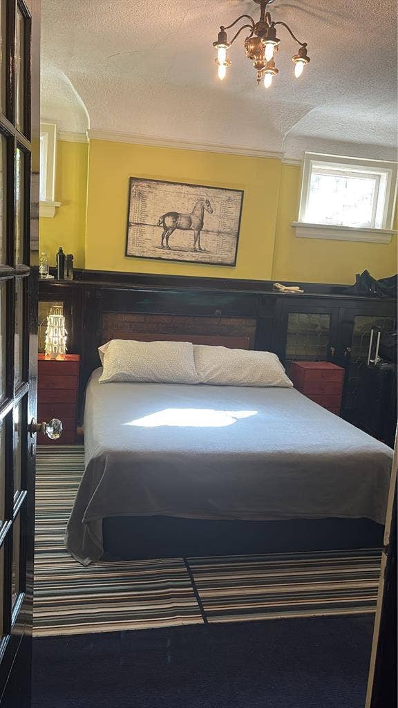 Quiet room in quiet house in Toront