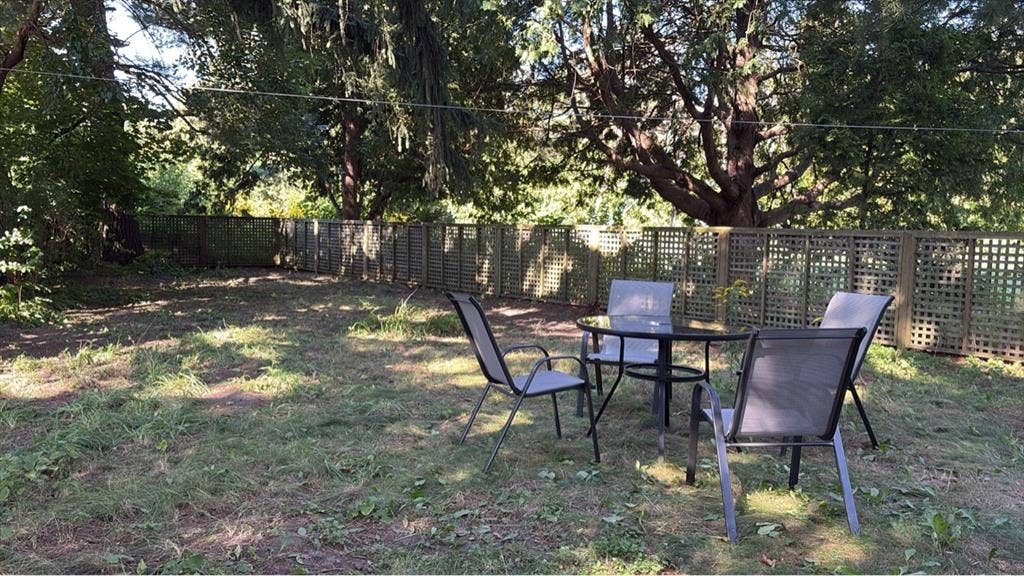 Quiet room in quiet house in Toront