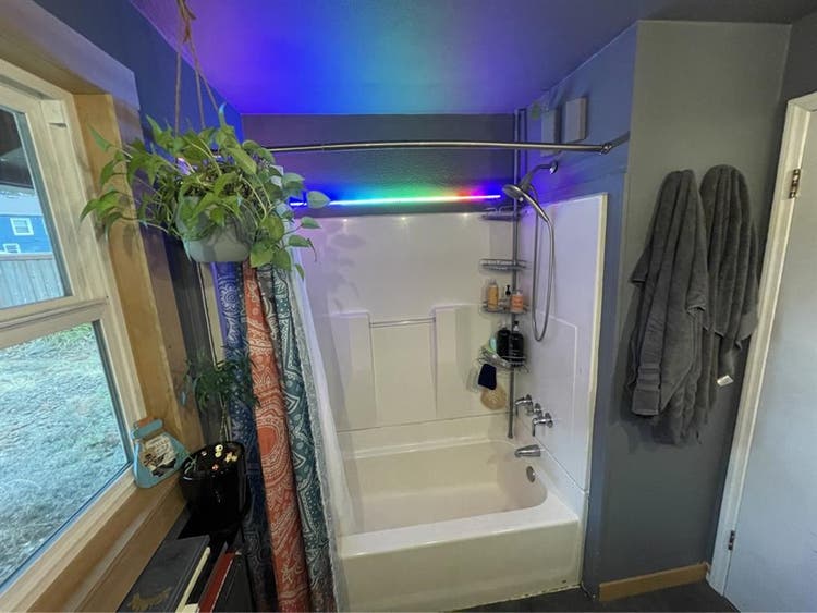 Furnished bedroom, house 1 roommate