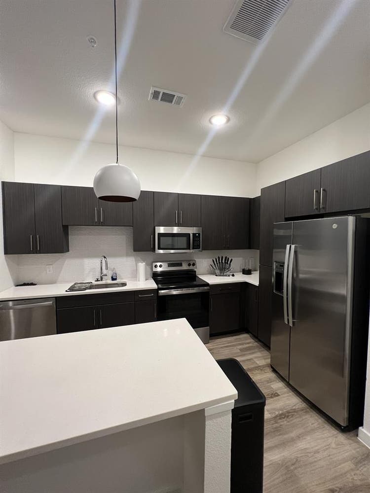 DOWNTOWN LUXURY APARTMENT
