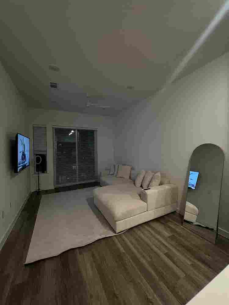 DOWNTOWN LUXURY APARTMENT