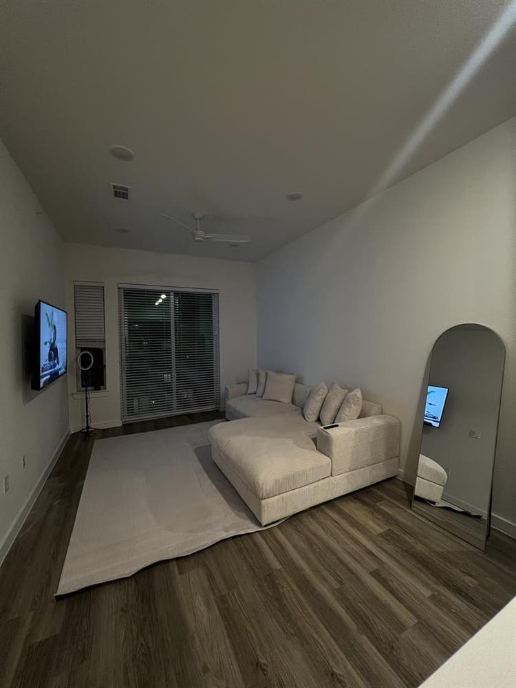DOWNTOWN LUXURY APARTMENT