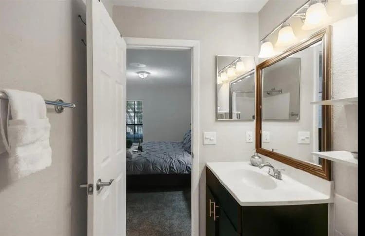 Big Beautiful Room,Bath No Deposit!