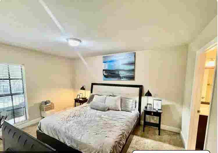 Big Beautiful Room,Bath No Deposit!