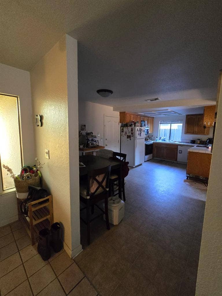 Room for rent in nice neighborhood.