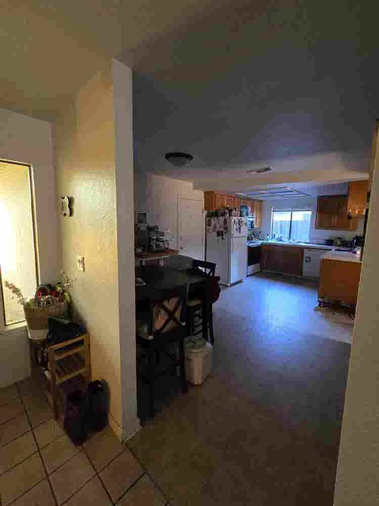 Room for rent in nice neighborhood.