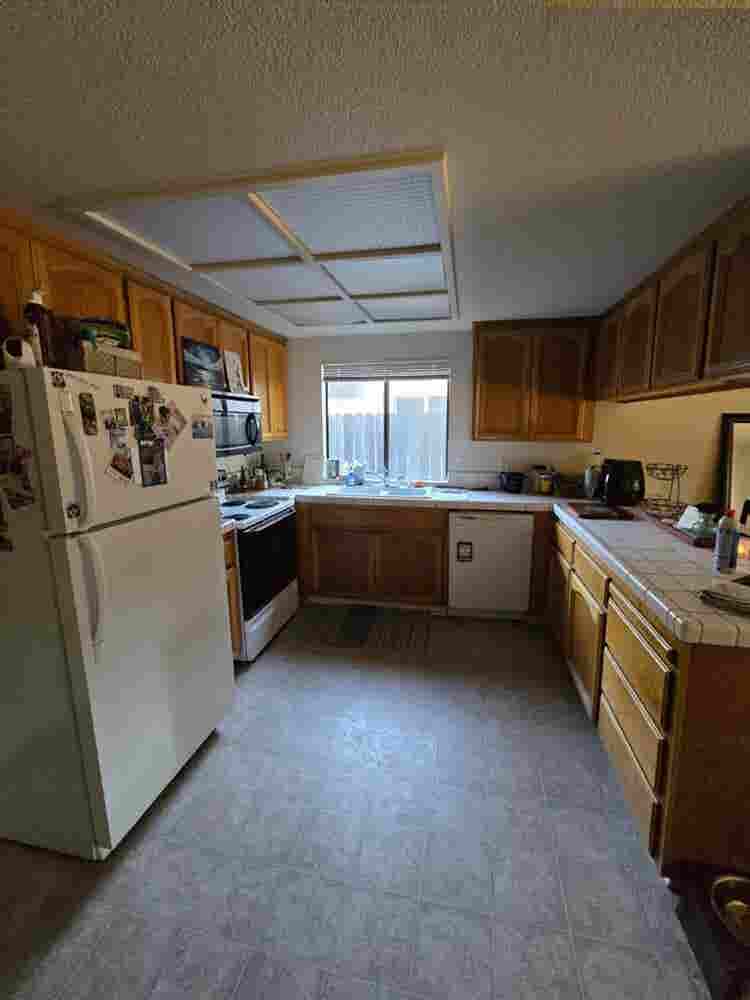 Room for rent in nice neighborhood.