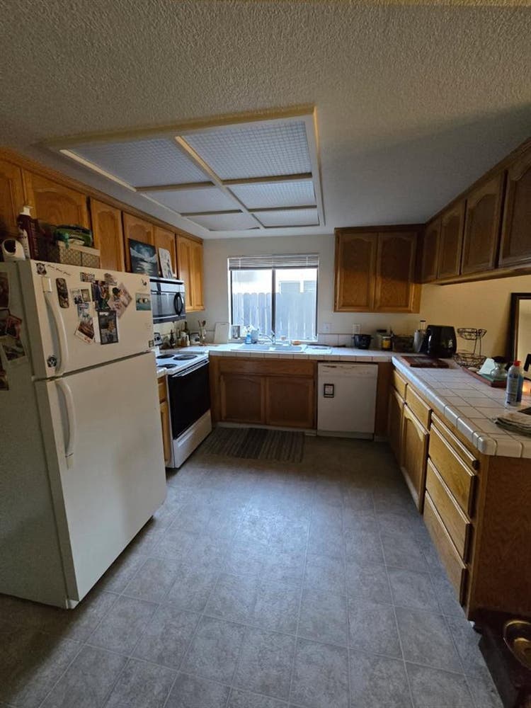 Room for rent in nice neighborhood.