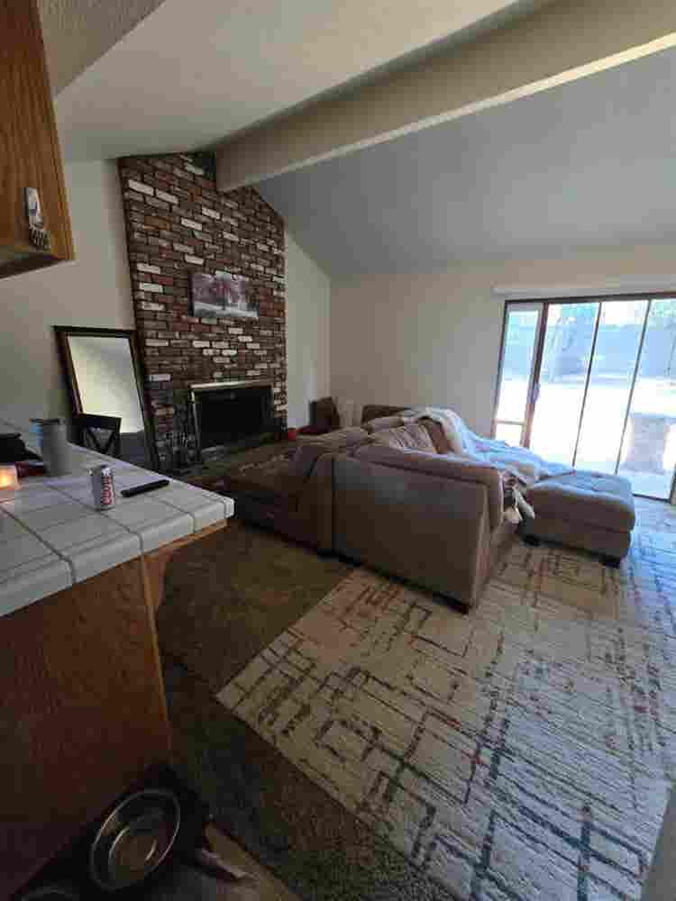 Room for rent in nice neighborhood.