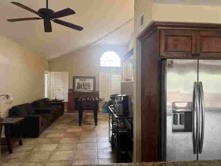 Unfurnish Oversized Master Bedroom