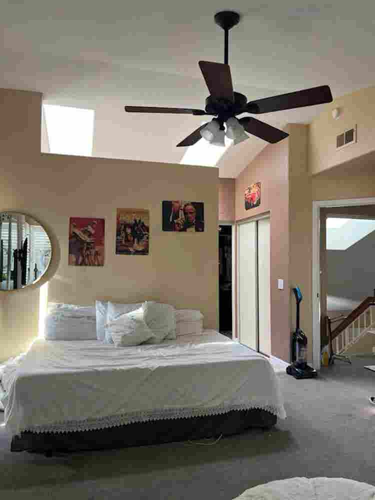 Unfurnish Oversized Master Bedroom