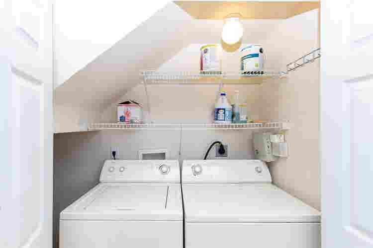 Private room w/ bathroom and closet