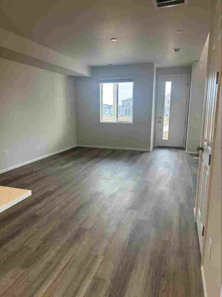 Looking for roommate