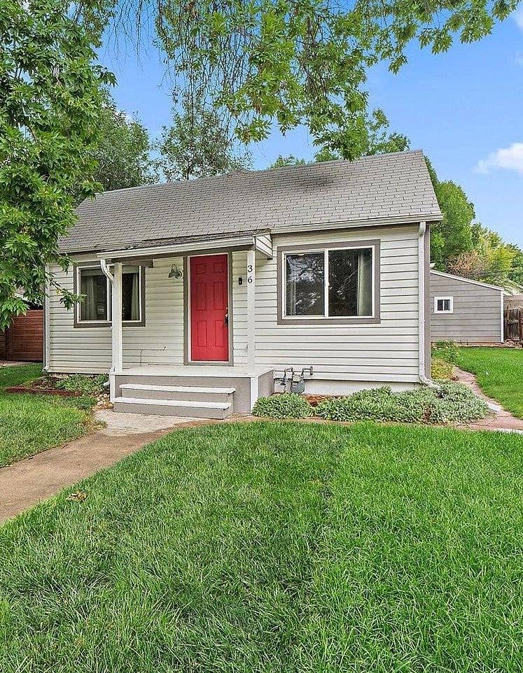 Enjoy the large yard.