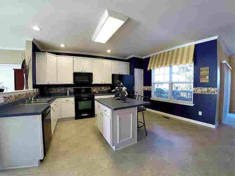 4 BR in Apex